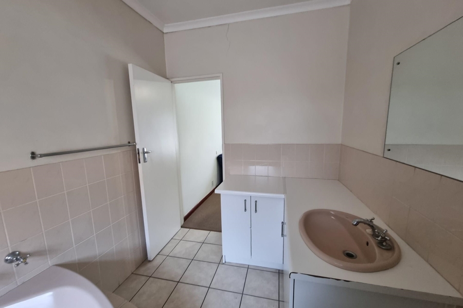 To Let 3 Bedroom Property for Rent in Vredekloof Western Cape